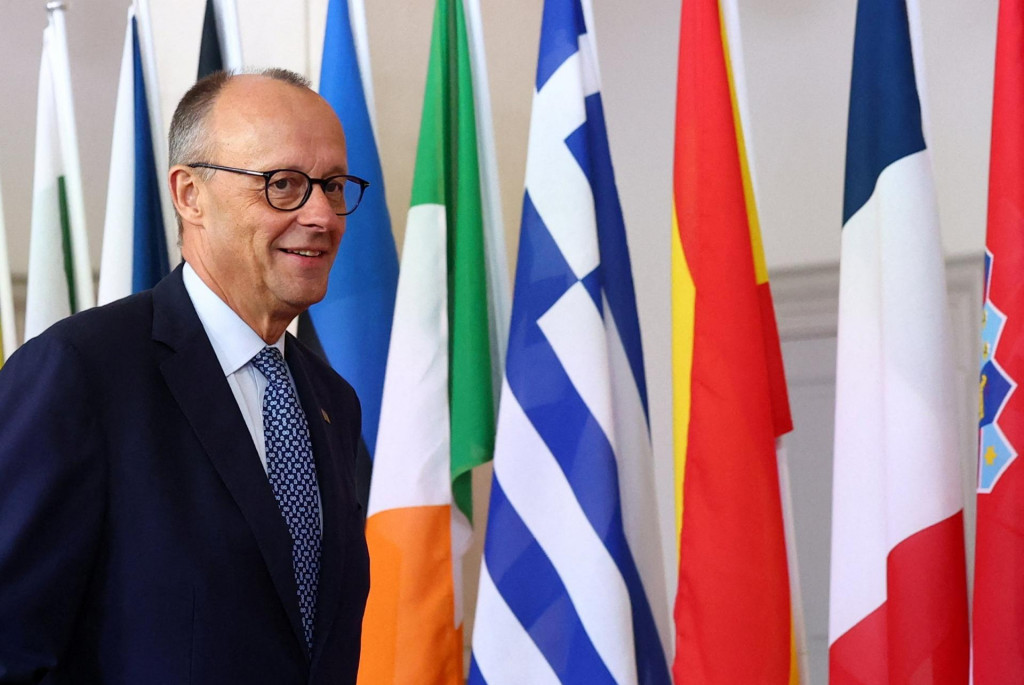 Nemecký kancelár Friedrich Merz predstavil nový plán ako pomôcť Ukrajine. FOTO: Reuters/P. van de Wouw