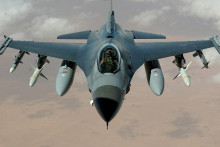 Stíhačka F-16. Zdroj: Wikimedia Commons FOTO: Wikimedia Commons