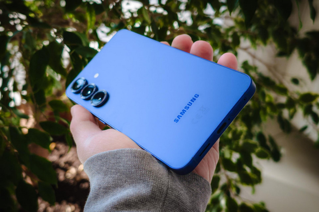 Samsung Galaxy S25+ sa pôvodne nemal dočkať pokračovateľa.