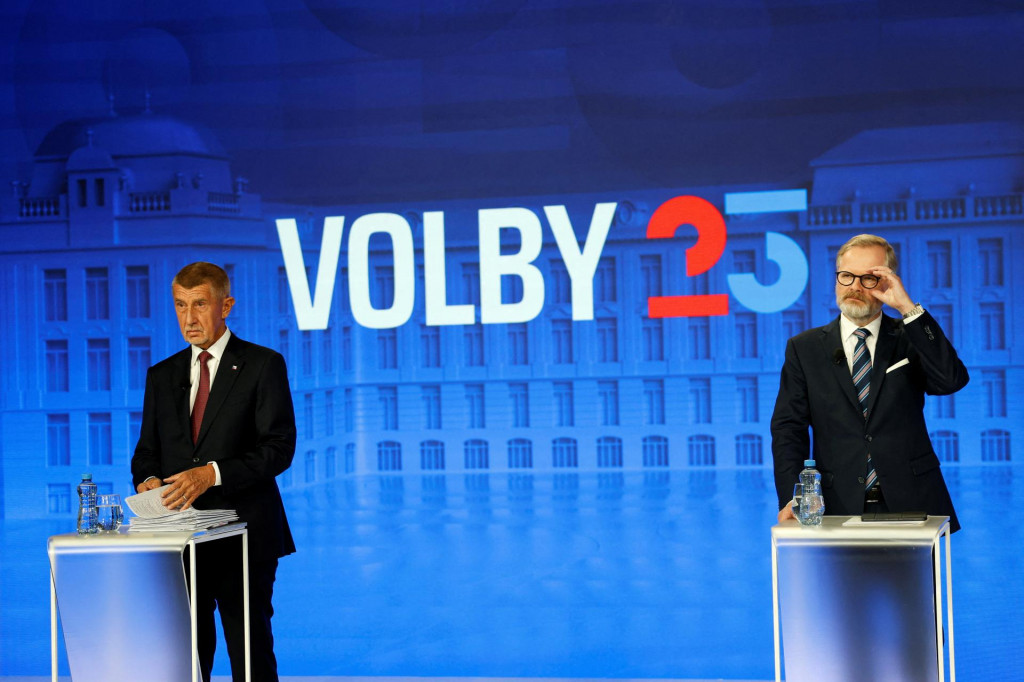 Česk&yacute; premi&eacute;r Petr Fiala a predseda hnutia ANO Andrej Babi&scaron; v predvolebnej superdebate. FOTO: REUTERS
