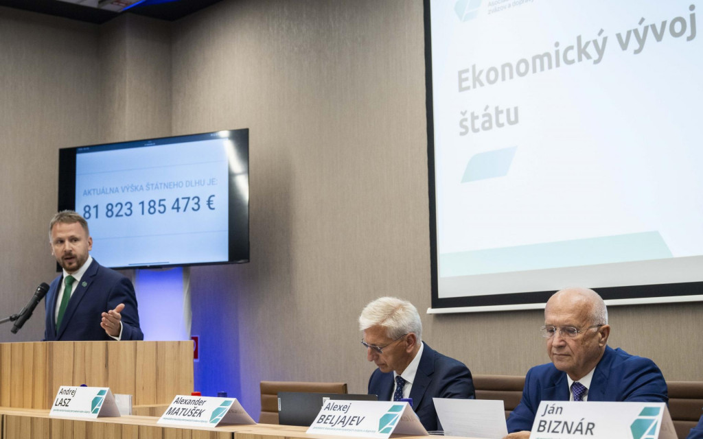 Predstavitela Asociácie priemyselných zväzov a dopravy skritizovali konsolidačné kroky súčasnej vlády. FOTO:TASR/J. Kotian