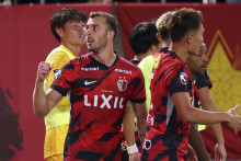Aleksandar Čavrič oslavuje presný zásah v drese svojho súčasného klubu Kašima Antlers. FOTO: Profimedia.sk