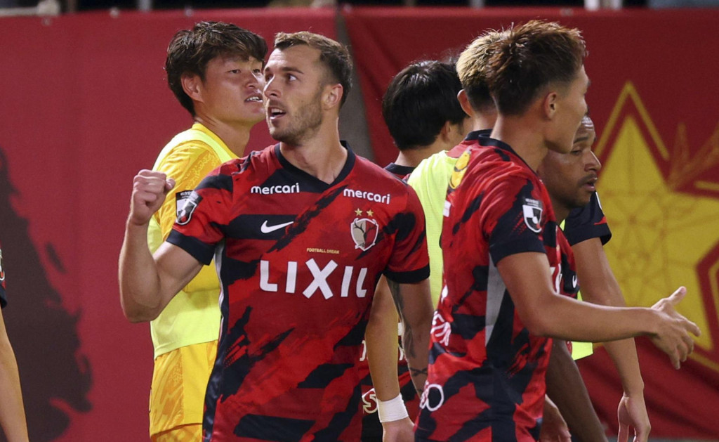 Aleksandar Čavrič oslavuje presný zásah v drese svojho súčasného klubu Kašima Antlers. FOTO: Profimedia.sk