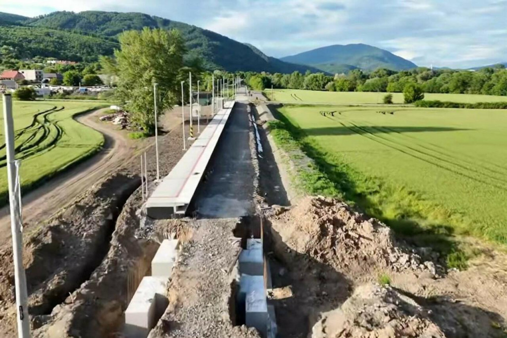 Práce na trati Hronský Beňadik - Nová Baňa. FOTO: ŽSR