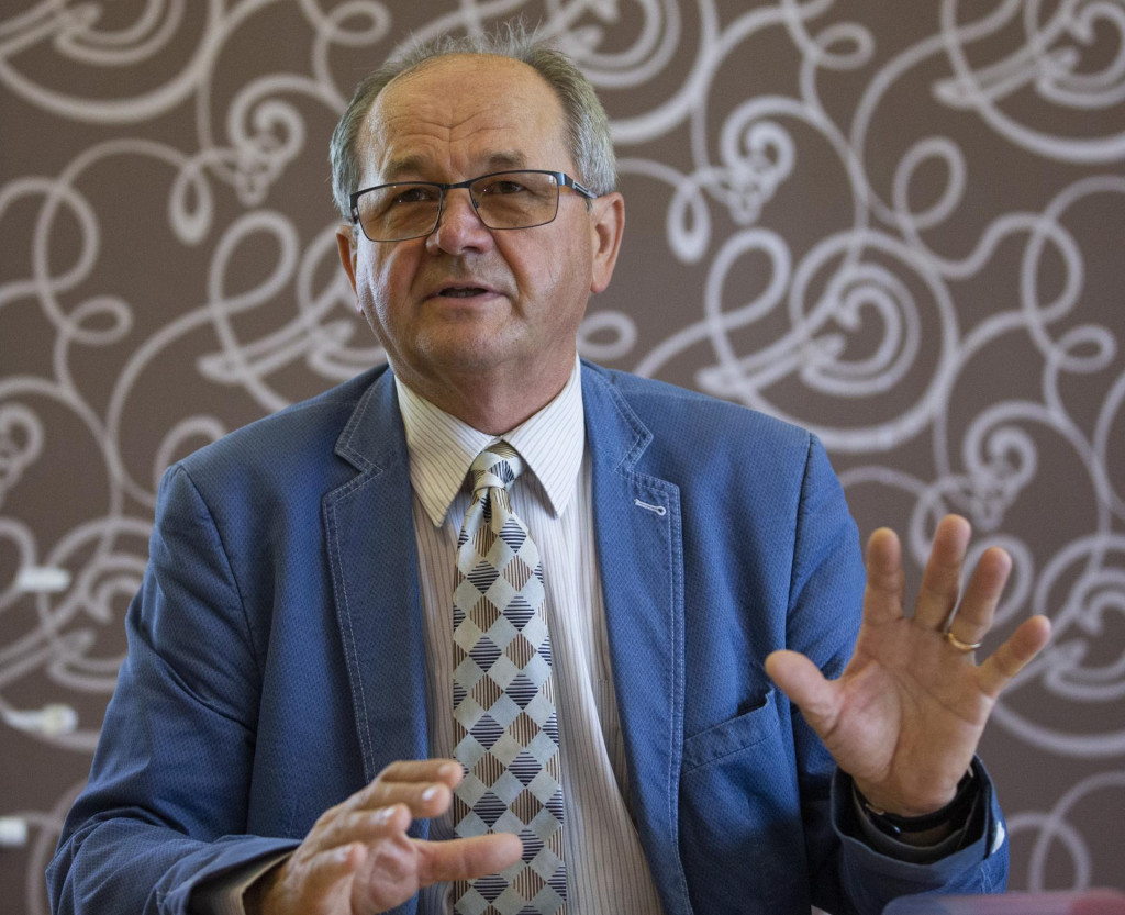 Zrušením dní pracovného pokoja vláda priznáva, že žijeme nad pomery, tvrdí ekonóm Slovenskej akadémie vied Viliam Páleník. FOTO: TASR/J. Novák