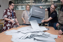 Voľby do Poslaneckej snemovne v roku 2025 skončili. Začínajú sa sčítavať hlasy. FOTO: Mafra/Michal Sváček