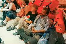 Na snímke aktivisti z flotily Global Sumud vrátane Gréty Thunbergovej. FOTO: REUTERS/ISRAEL FOREIGN MINISTRY