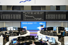 Paneurópsky index STOXX Europe 600, ktorý sleduje obchodovanie na burzách v Británii a vybraných krajinách Európskej únie, okolo 11:30 SELČ odpisoval 0,25 percenta a držal sa tesne nad hranicou 569 bodov. FOTO: REUTERS