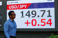 Japonská centrálna banka vlani v marci ukončila mnohoročné obdobie záporných úrokových sadzieb, keď svoju základnú sadzbu zvýšila z mínus 0,1 percenta do pásma nula až 0,1 percenta. FOTO: REUTERS