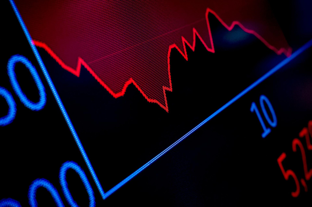 Na devízovom trhu dnes euro oslabovalo voči doláru kvôli pretrvávajúcim obavám z politickej neistoty vo Francúzsku. FOTO: REUTERS