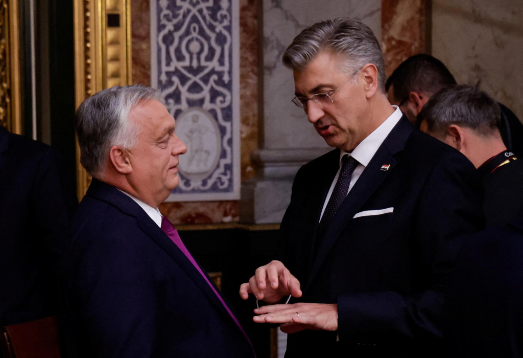 Na snímke maďarský premiér Viktor Orbán a chorvátsky premiér Andrej Plenkovič. FOTO: REUTERS