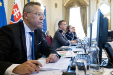 Minister financií Ladislav Kamenický sa v piatok stretol so sociálnymi partnermi. FOTO: TASR/J. Kotian