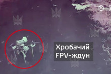 Smrtiace chrob&aacute;ky. Rusk&eacute; drony prist&aacute;vaj&uacute; na cest&aacute;ch, hlboko v tyle čakaj&uacute; na korisť