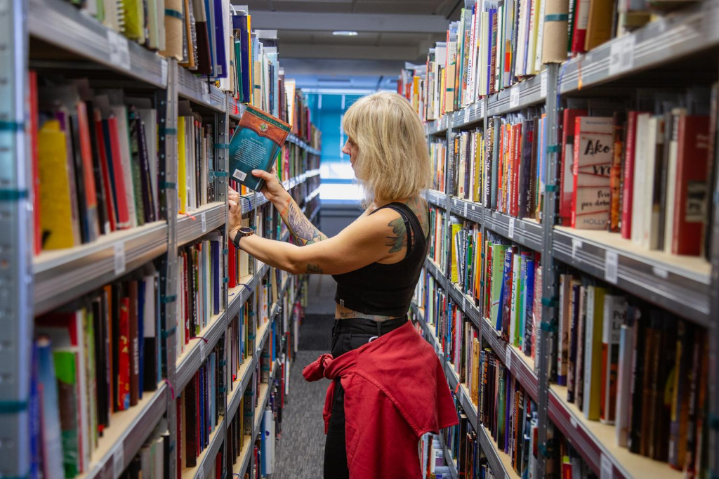 Knihobot je internetový antikvariát, na ktorý sa posledné dni valí vlna kritiky nielen od spisovateľky, ale aj zamestnancov.