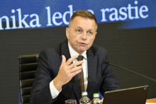 Na snímke guvernér Národnej banky Slovenska Peter Kažimír. FOTO: TASR