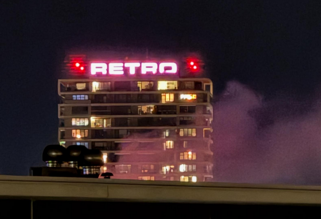 Požiar v byte pri bratislavskom nákupnom centre Retro. FOTO: Hasičský a záchranný zbor