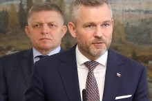 Nápad premiéra Robert Fica predlžovať bežiace funkčné obdobie komunálnym a regionálnym samosprávam vníma prezident Peter Pellegrini ako slabo zdôvodnený. FOTO: Archív HN