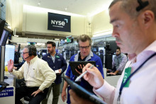 Prehnanú nervozitu na trhoch nevytvára ani shutdown vládnych úradov pri neschopnosti zákonodarcov dohodnúť sa na ich financovaní v novom fiškálnom roku. FOTO: Reuters