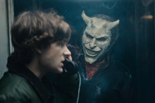 Záber z pokračovania hororu Čierny telefón 2.