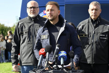 Minister vnútra Matúš Šutaj Eštok na tlačovej konferencii v obci Žbince v okrese Michalovce. FOTO: TASR/Roman Hanc