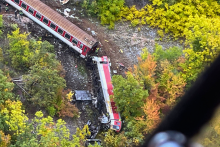 Zrážka rýchlikov pri Rožňave. FOTO: Facebook/Air - Transport Europe, letecká záchranná služba