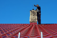 Čistý a priechodný komín vytvára potrebný ťah pre dobré spaľovanie. FOTO: Dreamstime