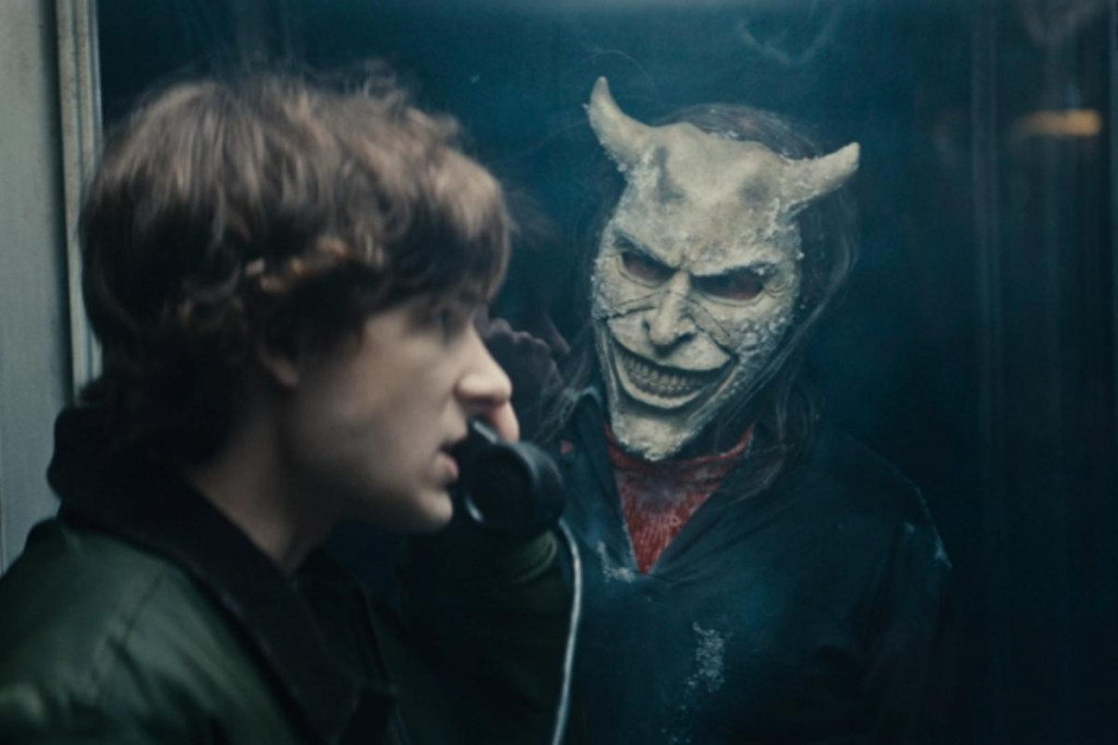 Záber z pokračovania hororu Čierny telefón 2.