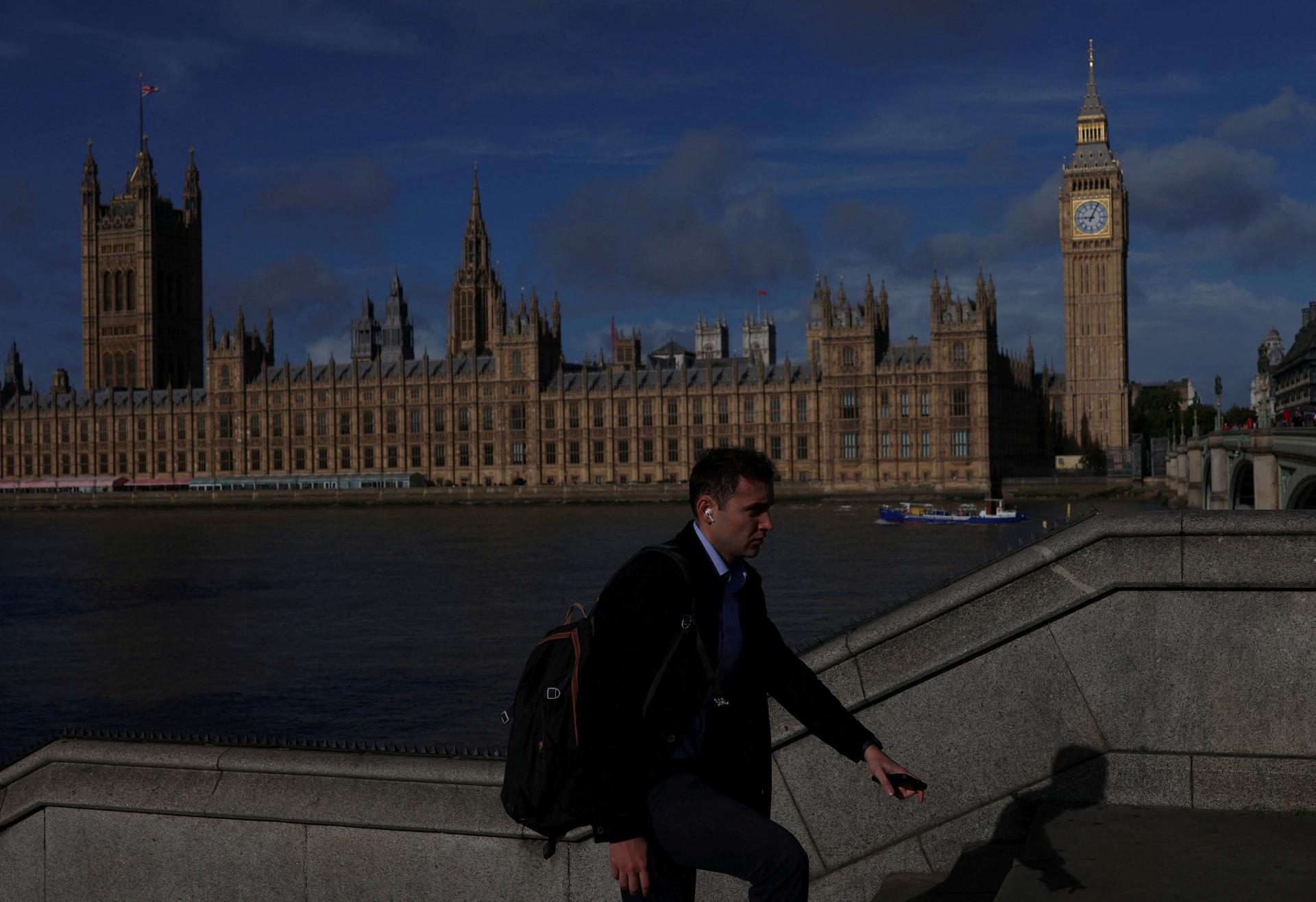 Britskí poslanci sú terčom špiónov z Číny, Ruska aj Iránu, varuje kontrarozviedka