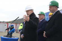 Na snímke minister investícií, regionálneho rozvoja a informatizácie Samuel Migaľ, predseda predstavenstva Geoterm Košice Roland Karkó a primátor Košíc Jaroslav Polaček počas tlačovej konferencie spoločnosti Geoterm Košice. FOTO: TASR/František Iván