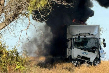 Ruské sily zasiahli humanitárny konvoj OSN v Chersonskej oblasti na Ukrajine. FOTO: X/Oleksandr Prokudin