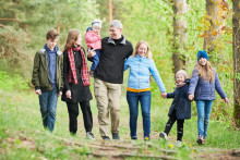 V ekonomicky vyspelých krajinách sa mladí ľudia do trvalejších partnerských zväzkov a rodičovstva nehrnú.

FOTO: Shutterstock