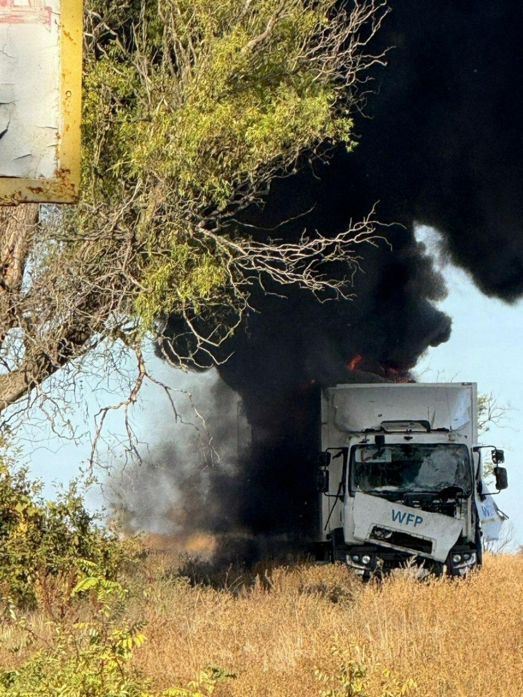 Ruské sily zasiahli humanitárny konvoj OSN v Chersonskej oblasti na Ukrajine. FOTO: X/Oleksandr Prokudin