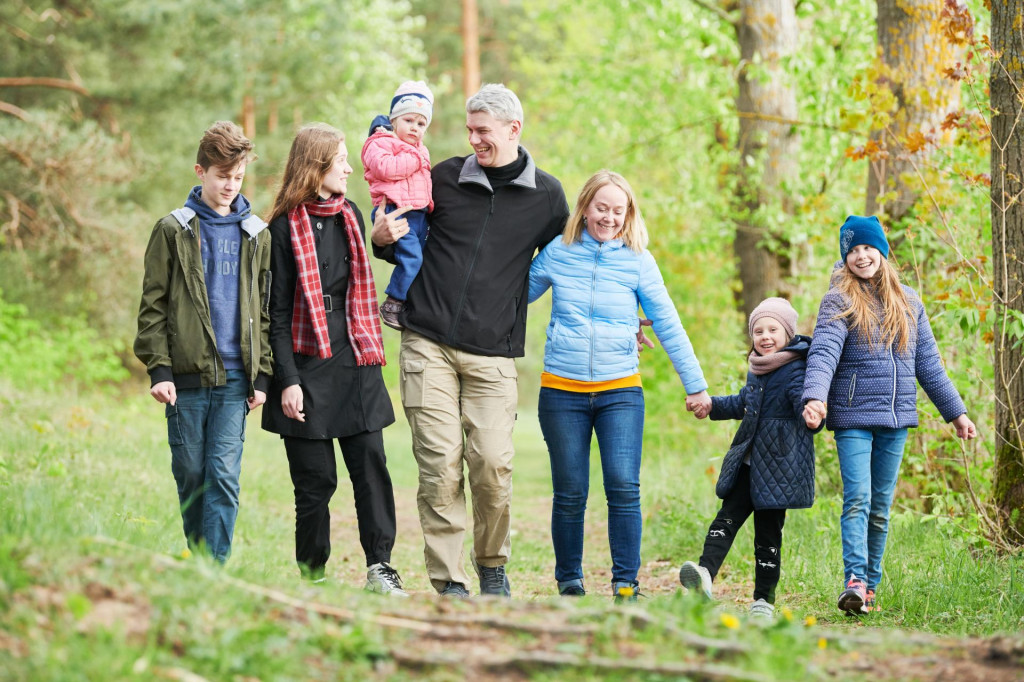 V ekonomicky vyspelých krajinách sa mladí ľudia do trvalejších partnerských zväzkov a rodičovstva nehrnú.

FOTO: Shutterstock
