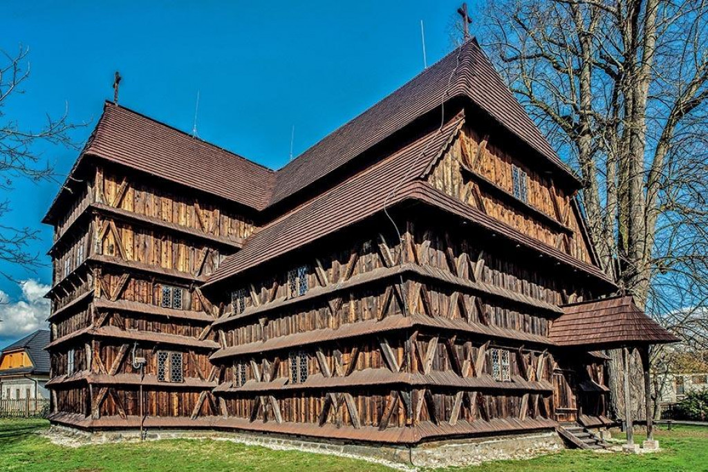 Drevený artikulárny evanjelický kostol v Hronseku.