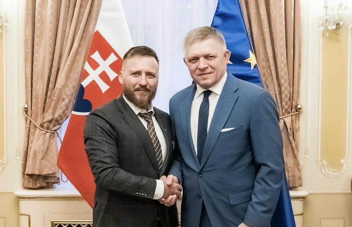 Fico sa zastal Kotlára. Za pravdu sa vždy vešalo, stojím za vami. Sú ľudia, ktorí po očkovaní zomreli, tvrdí