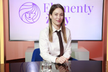 Katarína Jakeš nám v relácii Elementy ženy prezradila, ako dnes vyzerá jej život ”za oponou”.