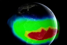 Nad južným Atlantikom vzniká magnetická „diera“.