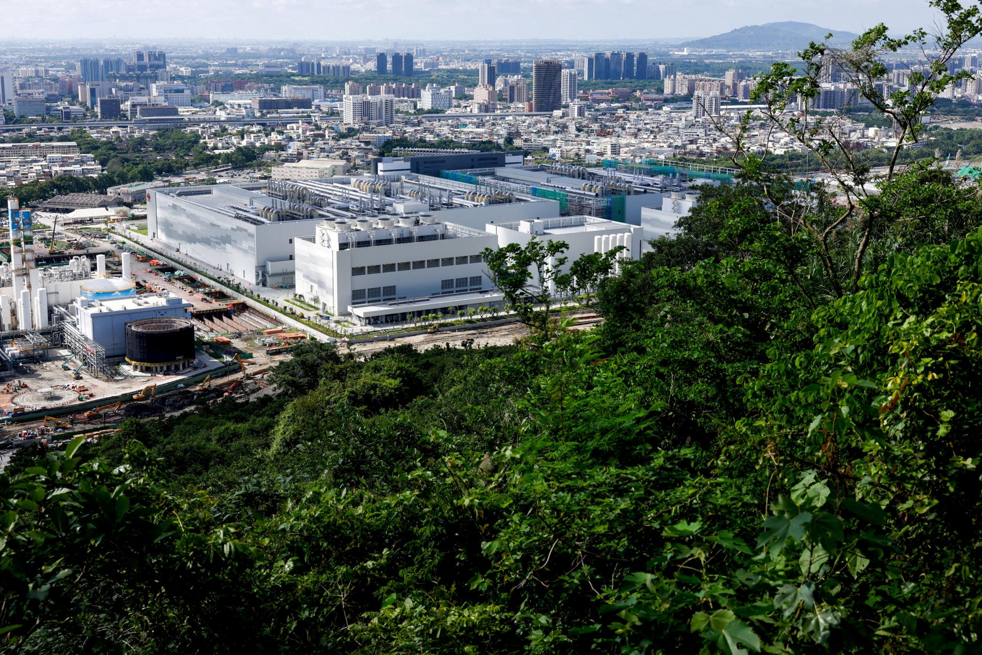 Taiwanský výrobca čipov TSMC výrazne zvýšil zisk. K rastu výrazne prispieva záujem o umelú inteligenciu