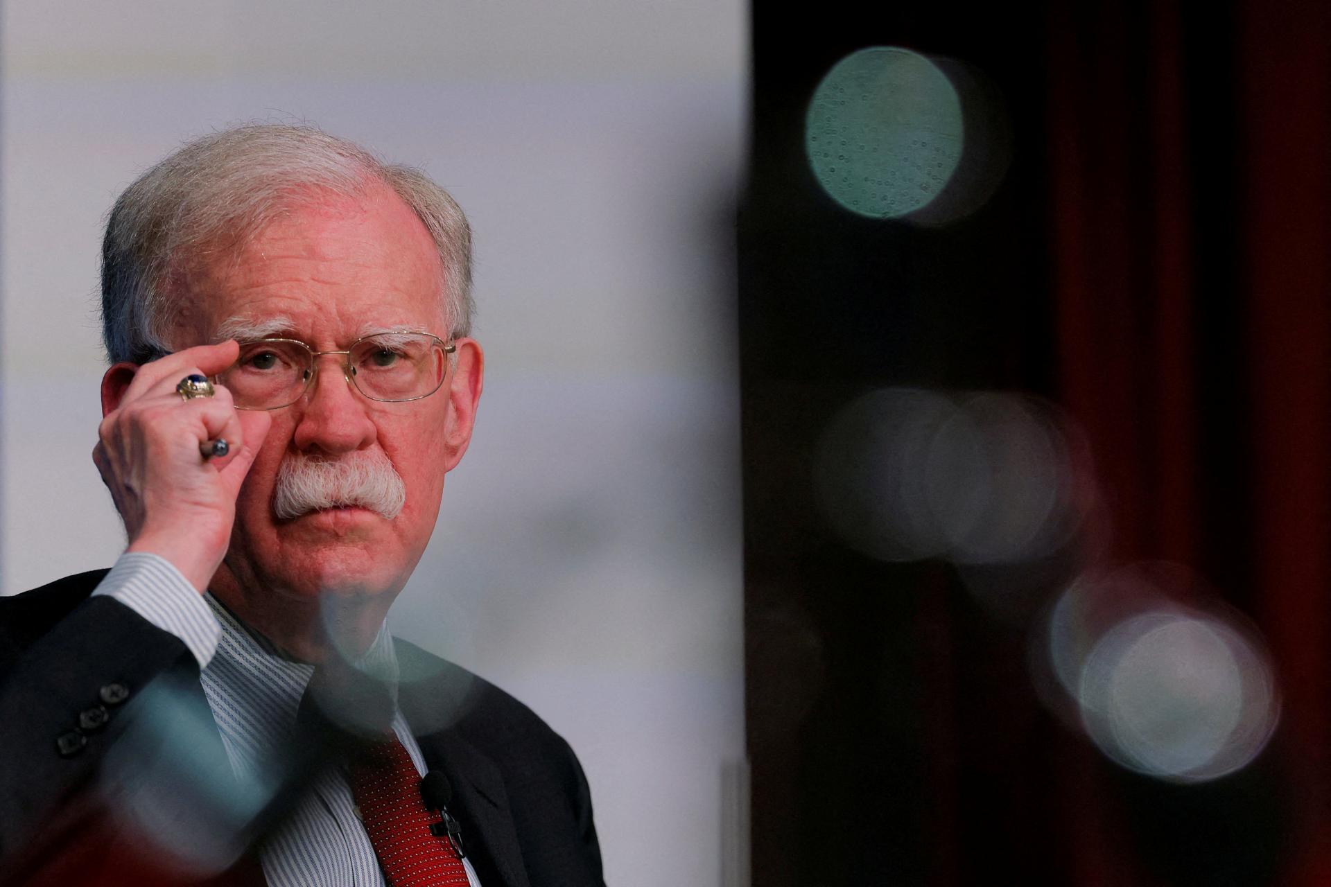 Trumpov exporadca Bolton čelí obvineniam z nelegálneho uchovávania a prenášania tajných informácií