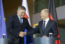Šéf Smeru Robert Fico si ešte nedávno rozumel napríklad s nemeckým kancelárom za ľavicovú SPD Olafom Scholzom. FOTO: TASR/M. Baumann