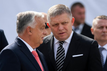 Maďarský premiér Viktor Orbán a premiér Robert Fico (Smer-SD). FOTO: TASR/AP

