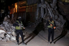 „Odboj dodržal dohodu a odovzdal všetkých žijúcich zajatcov a telá, ku ktorým sa vedel dostať,“ vyhlásil predtým Hamas. FOTO: REUTERS