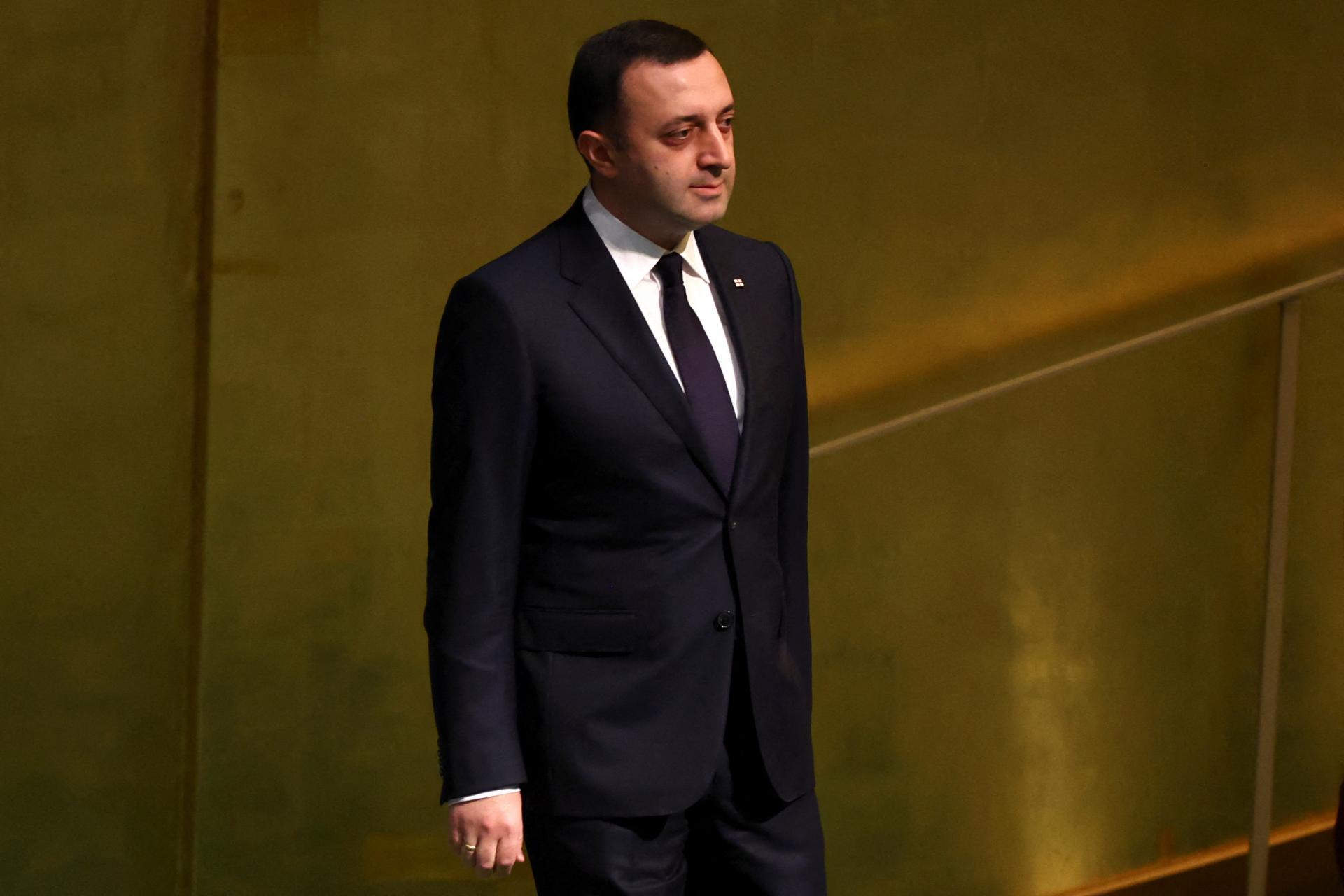 Gruzínska polícia vykonala razie v domoch politikov spojených s vládnou stranou, vrátane expremiéra