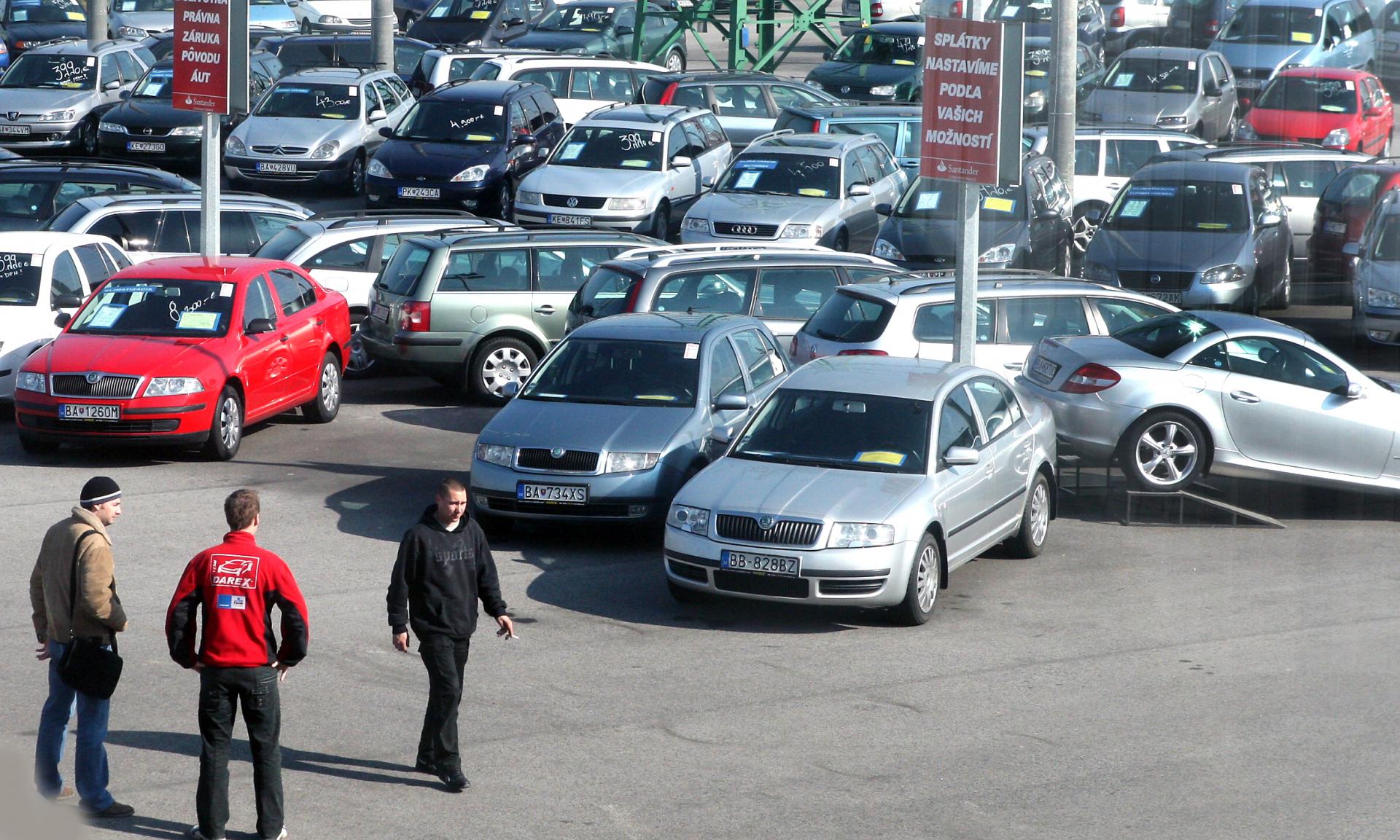 Nákup či predaj auta ešte tento rok. Živnostník aj eseročka môžu ušetriť, kľúčová je evidencia jázd a termín