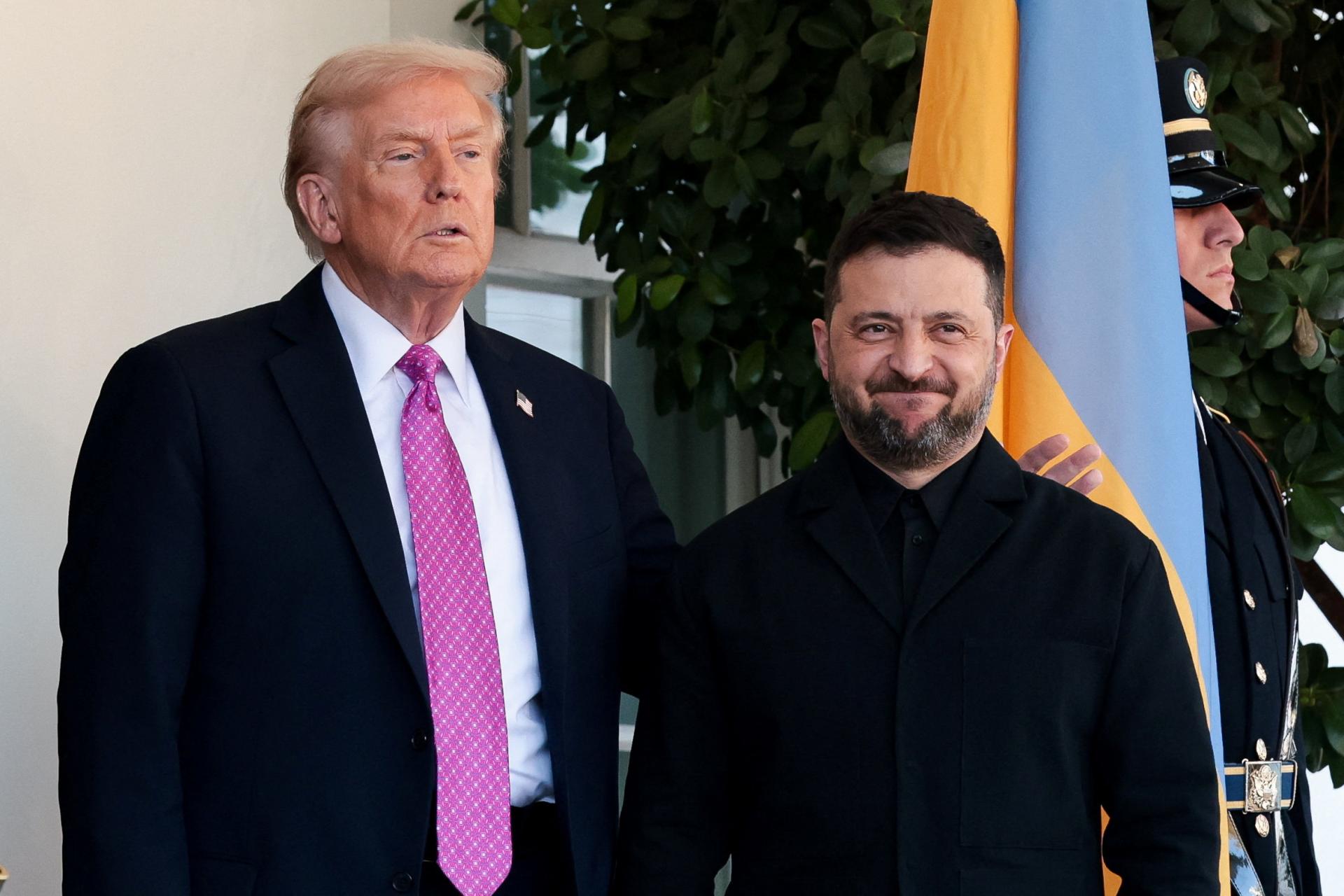Zelenskyj prišiel do Bieleho domu, čaká ho rokovanie s Trumpom o raketách Tomahawk