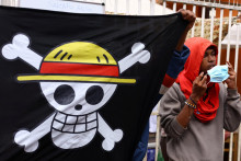 Vlajka protestantov generácie Z. FOTO: Reuters