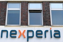 Popredné európske automobilky varujú pred hroziacim nedostatkom čipov používaných v odvetví, ak sa čoskoro nepodarí urovnať spor. FOTO: REUTERS