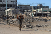 Mediálny úrad militantného hnutia Hamas, ktoré do vojny s Izraelom ovládalo Pásmo Gazy, uviedol, že z 1244 mešít na území palestínskej enkláve je ich čiastočne alebo úplne zničených až 1160. FOTO: REUTERS