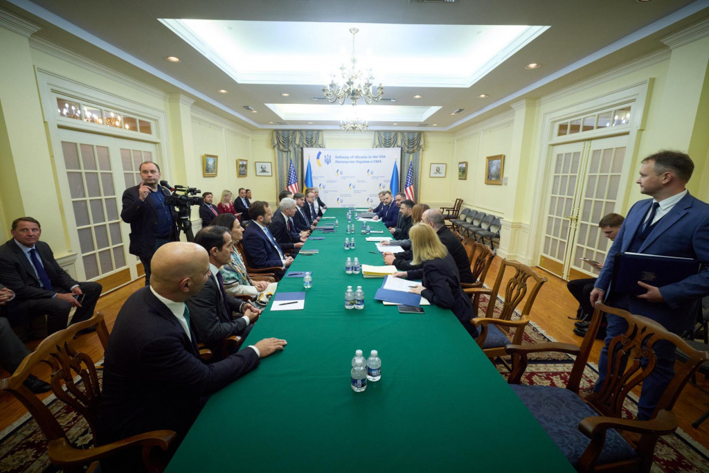 Ukrajinský prezident Volodymyr Zelenskyj sa stretol s predstaviteľmi americkej zbrojárskej spoločnosti, ktorá vyrába rakety Tomahawk a systémy protivzdušnej obrany Patriot. FOTO: X/Volodymyr Zelenskyj