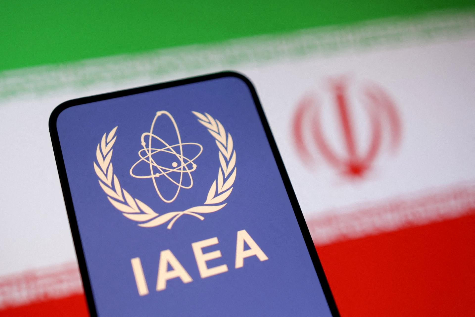 Irán sa necíti naďalej viazaný jadrovou dohodou, ktorá po desiatich rokoch vypršala